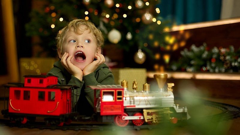 The train goes to the fairy tale