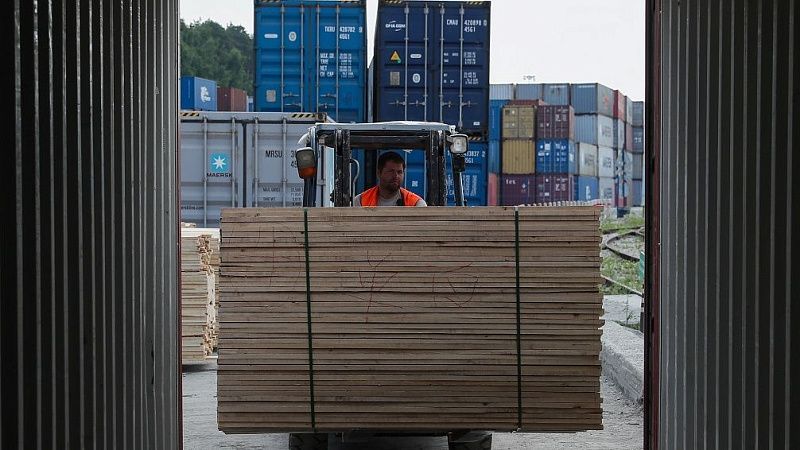 Belarusian timber gone global via St. Petersburg