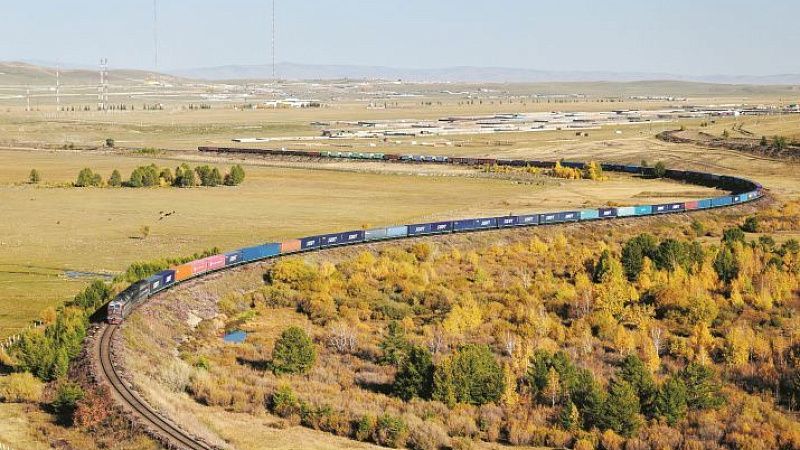 Rail container transportation